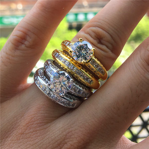 Ensemble de 2 bagues de <span class=keywords><strong>mariage</strong></span> de luxe en zircon taille ronde, plaqué <span class=keywords><strong>or</strong></span> 18 carats, avec bagues de fiançailles en laiton serties de zircons baguette, pour femmes, vente en gros - Product Image 4