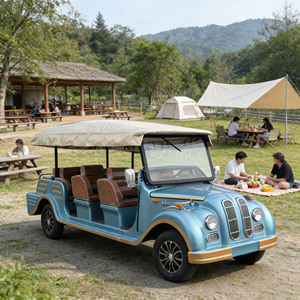 Voiture électrique vintage rétro européenne classique, utilisée pour l'accueil des touristes. - Product Image 1