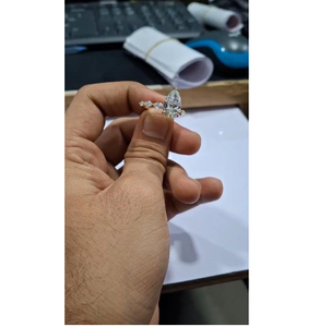 Bague de fiançailles en diamant de laboratoire poire 3.00 carats, plaqué or rose, style hip-hop, avec pierres latérales en diamant, bijoux fins de mariée - Product Image 1