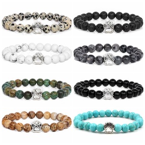 LC202512230 Braccialetto Elastico con Perline in Pietra Naturale a Forma di Zampa di Gatto o Cane per Uomo e Donna - Product Image 1