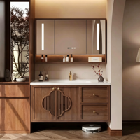 Ensemble de meubles de salle de bain modernes de style 2026, avec panneau de porte en bois laqué, miroir LED mural et lavabo en céramique