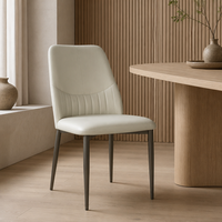 Chaise de salle à manger en acier gris carbone avec assise rembourrée en cuir PU et dossier à coutures verticales pour restaurant