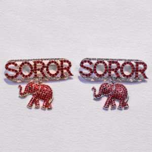 Diseño del símbolo griego Delta <span class=keywords><strong>Sigma</strong></span> con pedrería roja. Broche Estilo Elefante SOROR. - Product Image 3