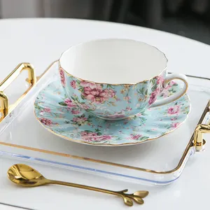 Taza Expresso de porcelana de lujo hecha a mano con flores rosas de estilo europeo personalizada, platillo, tazas de café de cerámica coloridas para café árabe