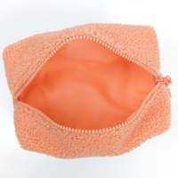 2024 nouveau doux personnalisé lettre logo moelleux organisateur Sac de maquillage Kawaii Teddy velours petit voyage maquillage sac soins de la peau pochette sac