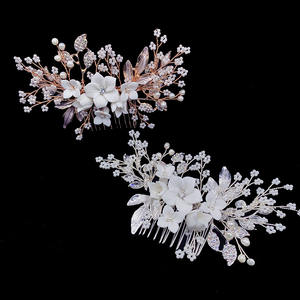 Peigne à perles d'eau fraîche avec strass, 1 pièce, accessoires de <span class=keywords><strong>cheveux</strong></span> avec fleur blanche, pour <span class=keywords><strong>mariage</strong></span> - Product Image 1
