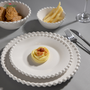 Service de table en porcelaine blanche gaufrée avec bordure perlée, assiettes et bols, pour hôtels et restaurants, logo personnalisé, coffret cadeau, vente en gros - Product Image 1