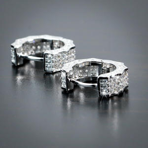 Boucles d'oreilles en or pour femmes E717, diamants ronds taille brillant, couleur G, naturels, luxe, pour tous les jours - Product Image 5