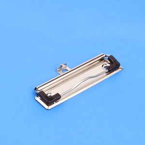 Sujetador de portapapeles de hierro plateado Clip de tablero de metal con Esquina de goma para papel <span class=keywords><strong>A4</strong></span> - Product Image 2