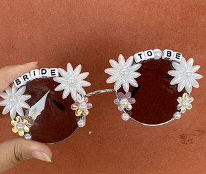 Gafas <span class=keywords><strong>de</strong></span> sol en forma <span class=keywords><strong>de</strong></span> corazón <span class=keywords><strong>de</strong></span> amor <span class=keywords><strong>de</strong></span> <span class=keywords><strong>despedida</strong></span> <span class=keywords><strong>de</strong></span> <span class=keywords><strong>soltera</strong></span> para fiesta <span class=keywords><strong>de</strong></span> novia mujer estilo Vintage Mod Retro perla Rhinestone gafas borde - Product Image 4