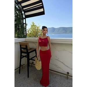 Conjuntos de Mujer Bellezza en Rojo, Colección de Moda Elegante y con Estilo - Product Image 4