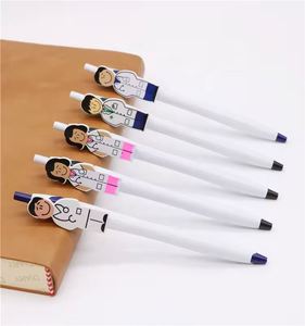 Stylos promotionnels personnalisés avec logo de dessin animé de médecin et d'infirmière, en plastique médical de 1,0 mm, pour hôpitaux - Product Image 1