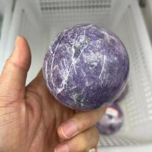 Vente en gros de sphère de lépidolite violette en pierre naturelle boule de géomancie en quartz naturel cristal pour décoration et cadeaux - Product Image 3