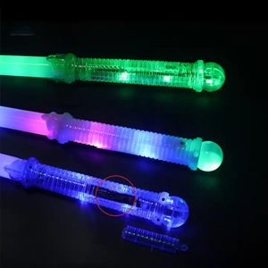 <span class=keywords><strong>Sabre</strong></span> <span class=keywords><strong>laser</strong></span> en plastique PVC bon marché Lichtschwert pour enfants Bâtons <span class=keywords><strong>lumineux</strong></span> colorés pour enfants Jouets <span class=keywords><strong>laser</strong></span> <span class=keywords><strong>lumineux</strong></span> Épées clignotantes à led - Product Image 2