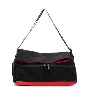 Sac de sport grande capacité personnalisé avec logo, sac de voyage tendance et imperméable pour femmes et hommes, idéal pour le sport et les loisirs, vente en gros - Product Image 1