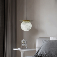 Luminaire suspendu moderne en albâtre avec disque en laiton doré |   Lampe suspendue LED pour salle à manger et chambre à coucher