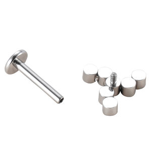 Factory Hot G23 ASTM F136 Titanio Roscado internamente Molino de viento Forma Labret Top Labret Anillos Pendiente - Product Image 2