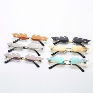 Nouveauté 2019 Lunettes de soleil pour femmes UV 400 sans monture étroites - Product Image 5