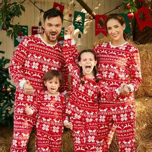 Ensemble de Pyjamas de Noël Familial Bébé Garçon Fille Maman Papa Imprimé Rayures Rouges et Vertes Père Noël Manches Longues - Product Image 2