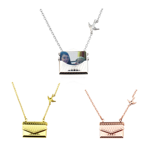 Collar <span class=keywords><strong>de</strong></span> moda con cadena tipo sobre, colgante <span class=keywords><strong>de</strong></span> medallón con <span class=keywords><strong>mensaje</strong></span> oculto <span class=keywords><strong>de</strong></span> carta <span class=keywords><strong>de</strong></span> <span class=keywords><strong>amor</strong></span> grabada, gargantilla, regalo <span class=keywords><strong>de</strong></span> joyería para amigas <span class=keywords><strong>y</strong></span> amantes - Product Image 1