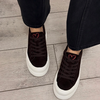 Chaussures de marche à plateforme brodées en forme de cœur de style rétro, respirantes, à semelle épaisse, confortables, absorbant les chocs, pour un usage quotidien et la rue