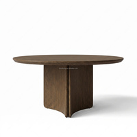 Table à manger ronde en bois massif FERLY avec base en piédestal incurvé, table à manger en bois pour projet hôtelier de villa