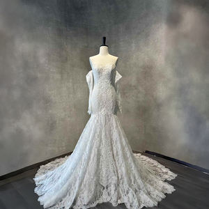 Robe de mariée sirène moderne Nt11 en dentelle sans bretelles avec manches longues, traîne chapelle et appliques pour la mariée - Product Image 4