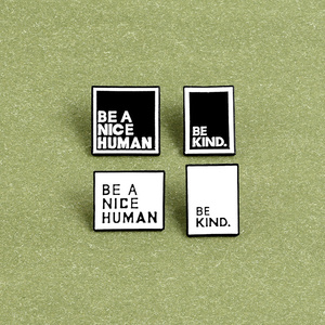 Soyez une belle broche en émail humain inspirant être gentil boîte de texte citation Slogan Rectangle minimaliste bijoux Badge broches broches pour cadeau - Product Image 2