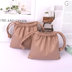 Sac de rangement étanche en cuir PU souple avec cordon de serrage pour téléphone portable et écouteurs, fabriqué par ODM Factory - Product Image 1