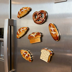 Imán de Refrigerador Personalizado de Metal Plateado con Logotipo en Esmalte Suave, Regalo de Metal de Aleación Plateada - Product Image 6