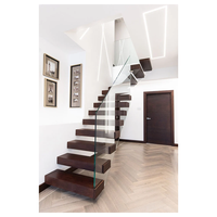 Escalier flottant sur mesure, design cantilever mural, marches en chêne massif, supports en acier cachés, garde-corps en verre trempé