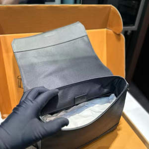 Sacs à main de luxe de grande marque en forme de V pour hommes et femmes, pour les trajets quotidiens et les rassemblements - Product Image 2