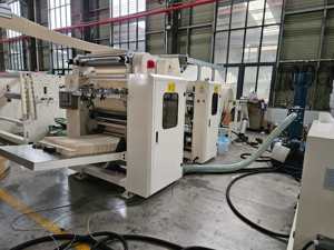 Machine automatique de fabrication de papier de cuisine à pliage en V de 4L avec laminage par colle, <span class=keywords><strong>prix</strong></span> usine, personnalisable, certifiée CE - Product Image 2
