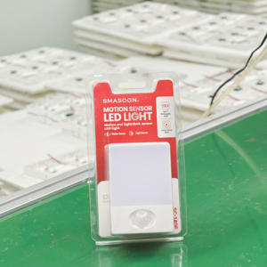 带运动传感器的 LED 灯，带暖白色可充电电池，可调光，现代设计，适合卧室 - Product Image 1