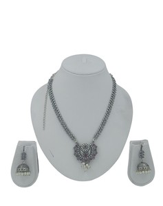 DIVYORO Ensemble collier pendentif cœur en filigrane oxydé et boucles d'oreilles Jhumka, bijoux de mariage de créateur, classique et tendance - Product Image 1