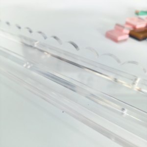 Exclusivo Soporte Magnético Americano de Lujo para Mahjong de Acrílico Transparente de 20 Pulgadas con Diseño Festoneado y Empujador Magnético Moderno - Product Image 6