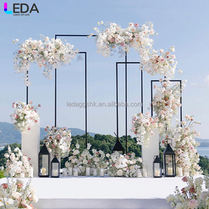 Soporte de fondo cuadrado de metal negro moderno LEDA para decoración de bodas, fiestas y eventos. - Product Image 1