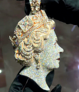 Colgante de Plata Sólida Pesado Personalizado con Moissanita VVS Certificada GRA, Estilo Hip Hop, Conmemorativo de la Reina, con Incrustaciones Completas, Pasa la Prueba del Diamante - Product Image 1