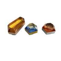 Présentoir de bague de bijoux teint en acrylique de luxe