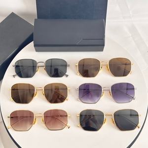 Nouveau modèle 2025 – Lunettes de soleil de luxe – Lunettes de soleil tendance en fibre de carbone pour l'extérieur – Protection UV400 antidérapante – Étui pour lunettes de fête pour homme - Product Image 3