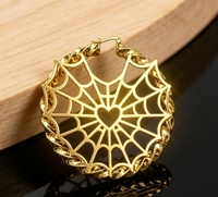 Boucles d'oreilles créoles personnalisées en forme de cœur toile d'araignée, en acier inoxydable plaqué or, bijoux de mode pour femmes, boucles d'oreilles torsadées en forme de cœur, vente en gros