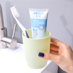 Minimalist Couple Mouthwash Cup Plastic Toothbrush Holder Round Design Lightweight For Bathroom Use White Beige - Product Image 2