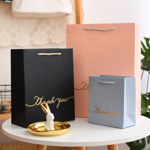 Sacs en papier de luxe avec logo imprimé personnalisé, impression numérique et flexo, avec poignée en corde de coton pour la promotion, l'emballage de vêtements et de cadeaux - Product Image 2