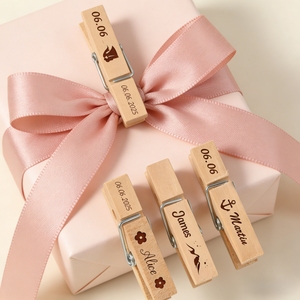 Clip in Legno Personalizzate, Fermagli in Legno su Misura, Clip con Nome Inciso per Decorazioni Feste, Segnaposto Matrimonio, Espositori Foto - Product Image 5