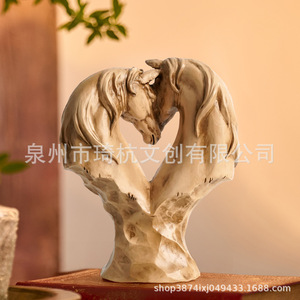 Modern Minimalist Resin Horse Head Heart Ornament Artistic Home Decoration <b>Tabletop</b> Decor For Living Room Bedroom - Product Image 2