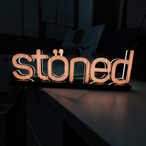 Letrero de Escritorio LED 3D Personalizado, Iluminación de Grano de Madera, Logotipo Acrílico <span class=keywords><strong>con</strong></span> Base de Metal para Decoración de Recepción Corporativa - Product Image 6