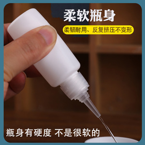 Botella Takamasa con Boquilla Puntiaguda Blanca de 14 mm de Altura y 3.9 mm de Diámetro, Botella de Plástico HDPE Recargable y Exprimible para Uso Cosmético - Product Image 2