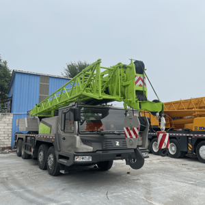 Grúa de Construcción Usada Zoomlion de 50 Toneladas, Equipo Móvil Hidráulico - Product Image 2