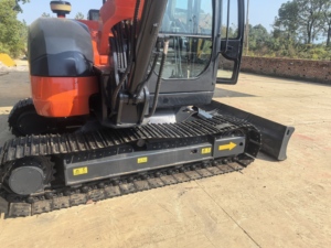 Excavatrices Kubota KX185 d'occasion |   Mini-pelleuse d'occasion de 8 tonnes |   Fiable pour les engins à chenilles avec moteur CE EPA |   Accessoire pour le pouce japonais - Product Image 6