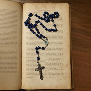 Collier chapelet perlé bleu, pendentif croix en alliage de zinc bleu foncé, bijou unisexe, cadeau A-215 - Product Image 4